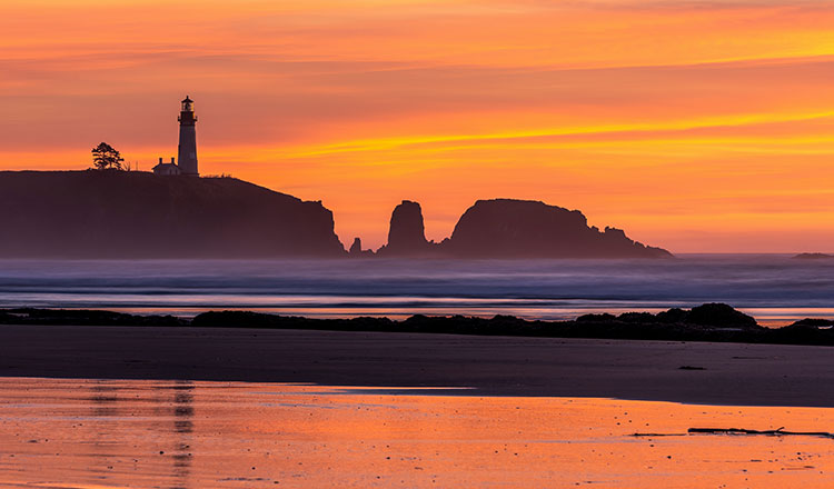 <p>Yields Drop, Stocks Rise as Market Concludes the Fed is Finished</p>
