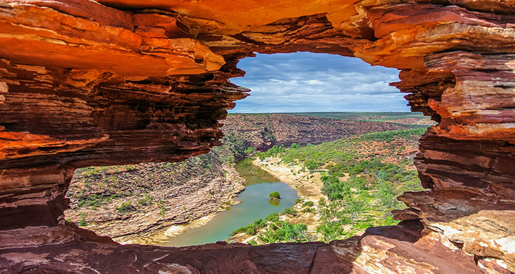 <p>Solid US Jobs Report Cools Rate Cut Speculation</p>
