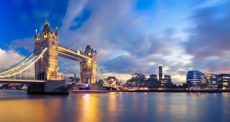 Utili robusti, ma contenuti dalle dinamiche geopolitiche